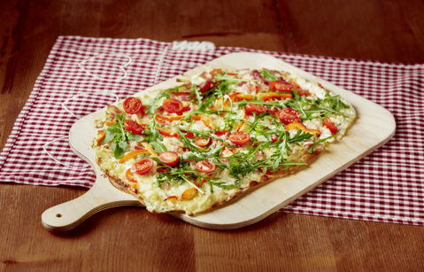 Flammkuchen with tomatoes and rocket